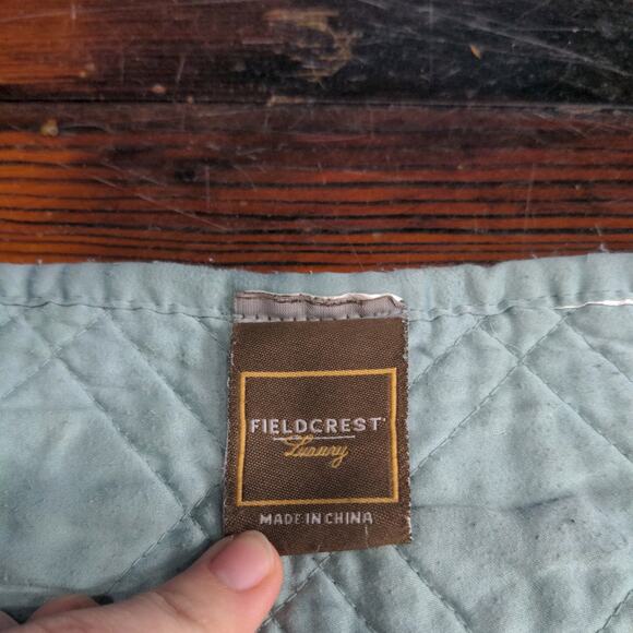 Fieldcrest Luxury Quilted Blanket Blue Size 100x92 100% Polyester Shell - Picture 6 of 9